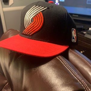 PORTLAND TRAILBLAZERS MITCHELL & NESS NBA SNAPBACK HAT.